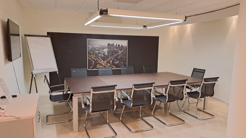 Foto di sala riunioni da 12 a 14 posti per meeting e incontri di lavoro